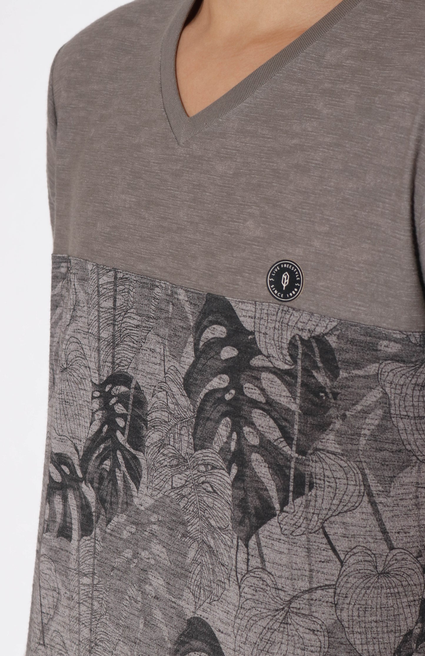 Leaf Block V Neck Tee